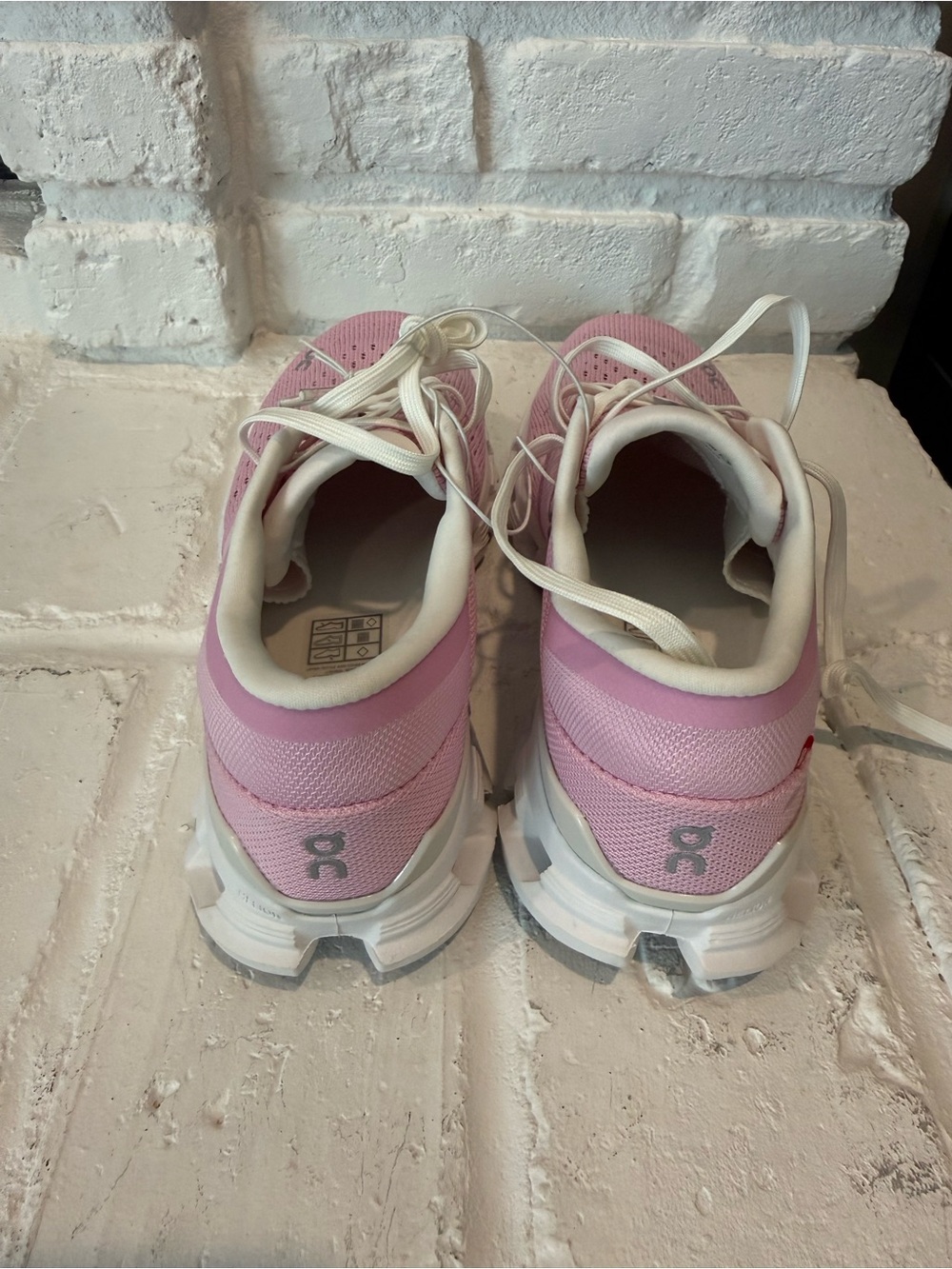 On Running Pink Mesh Cloud Running Shoes - Picture 2 of 6